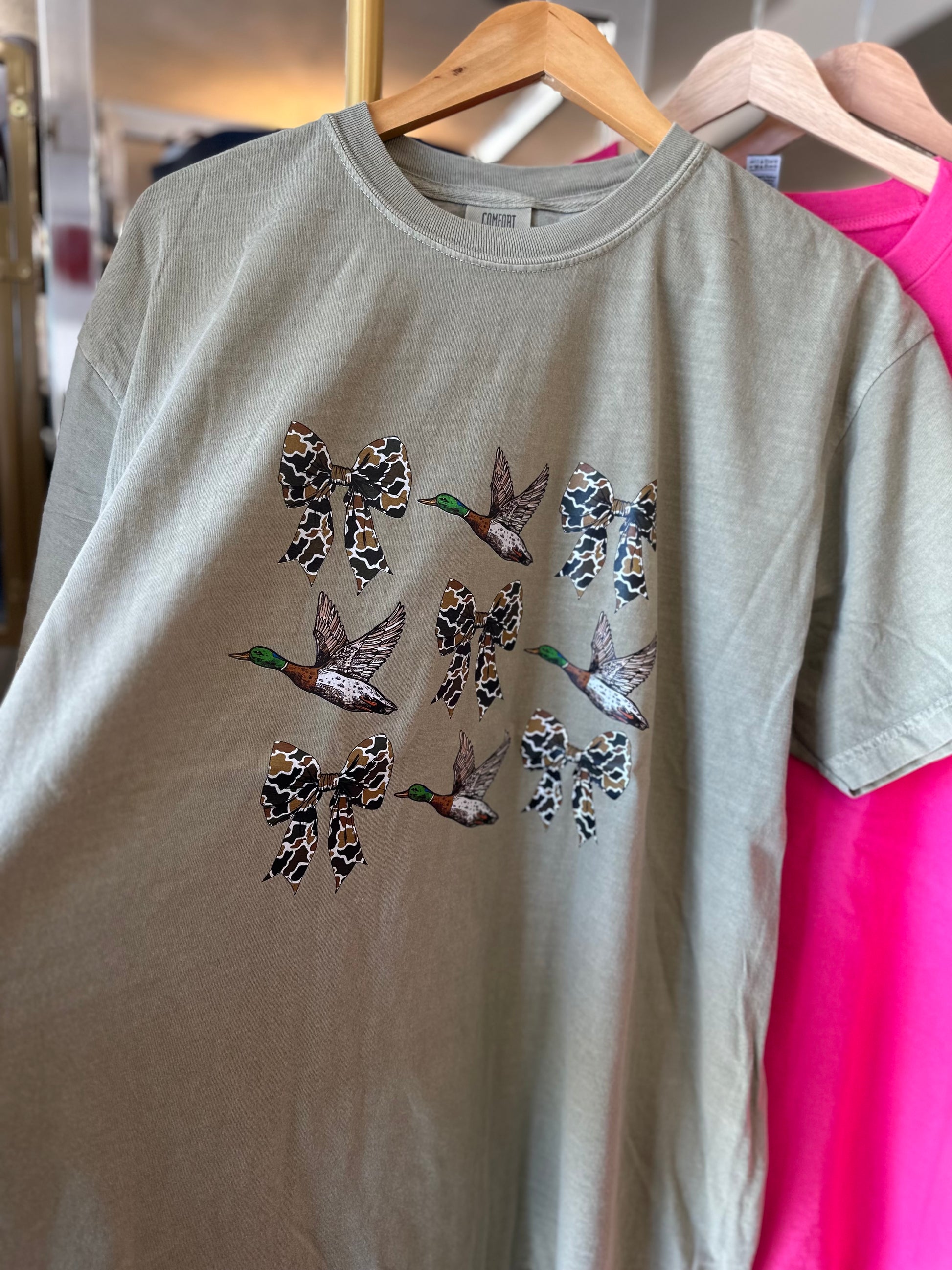 Ducks and bows tee